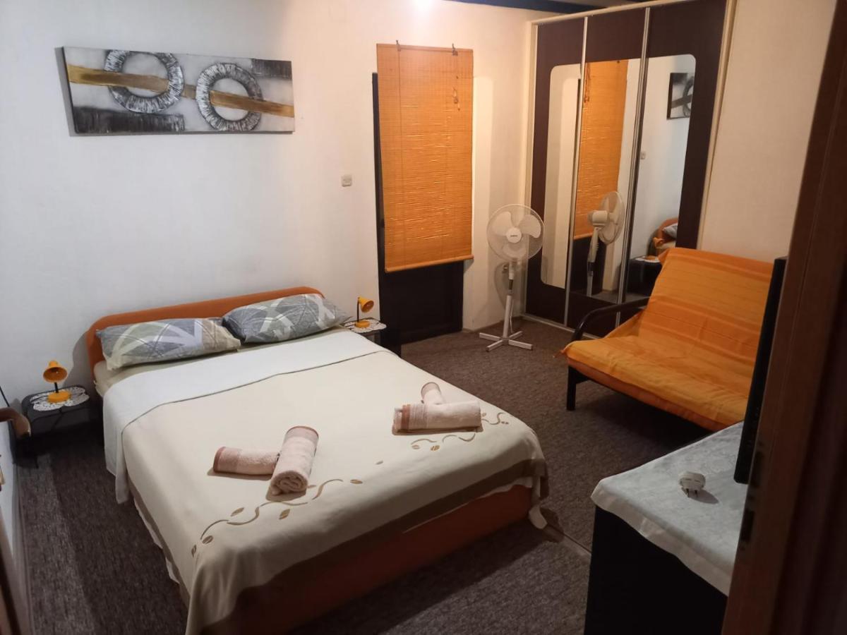 Old Town Apartment Murter Esterno foto